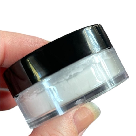 Bobbi Brown Retouching Loose Powder in White #5 .16oz Mini Travel Discontinued - Picture 4 of 8
